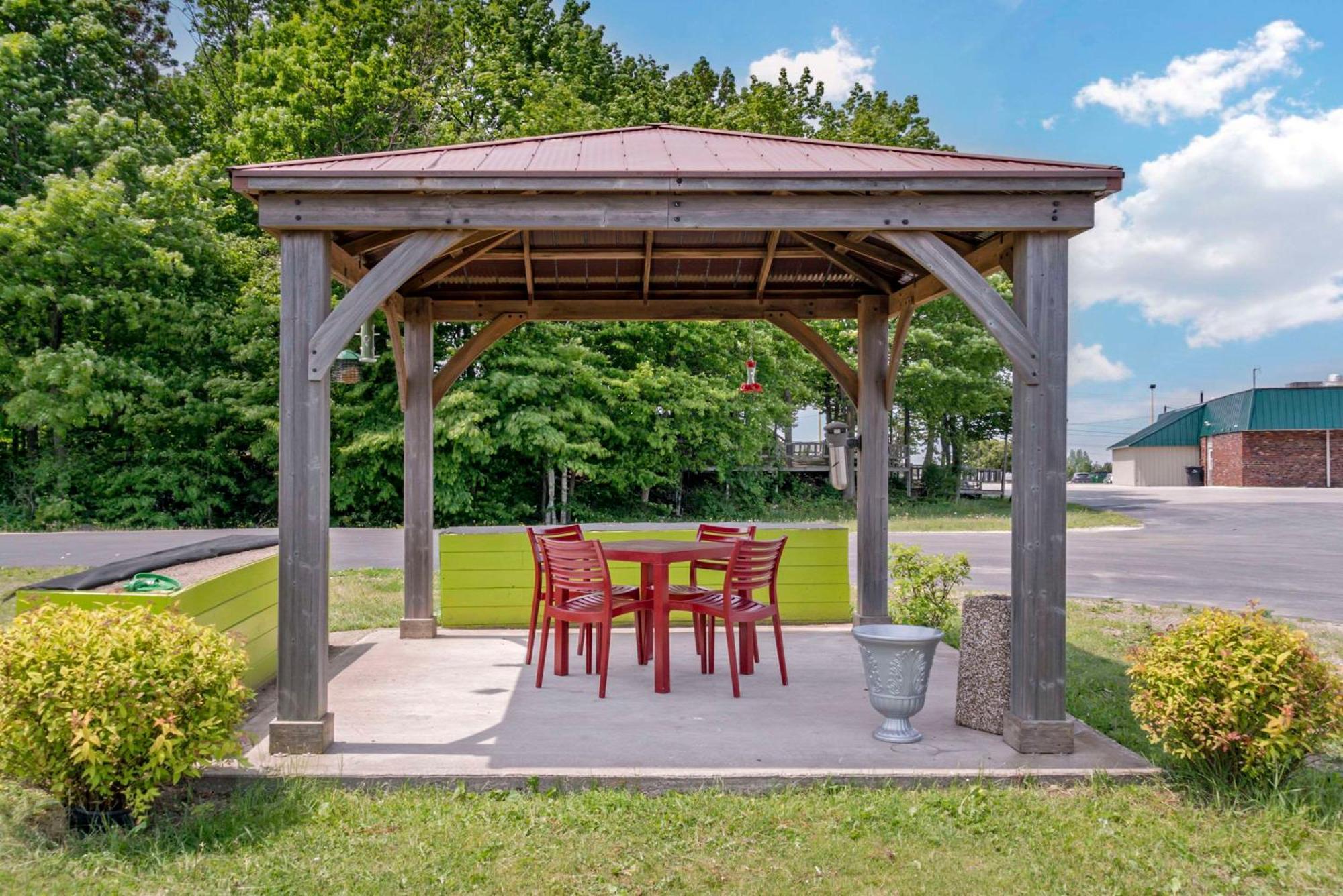 Quality Inn Saint Ignace Exterior foto